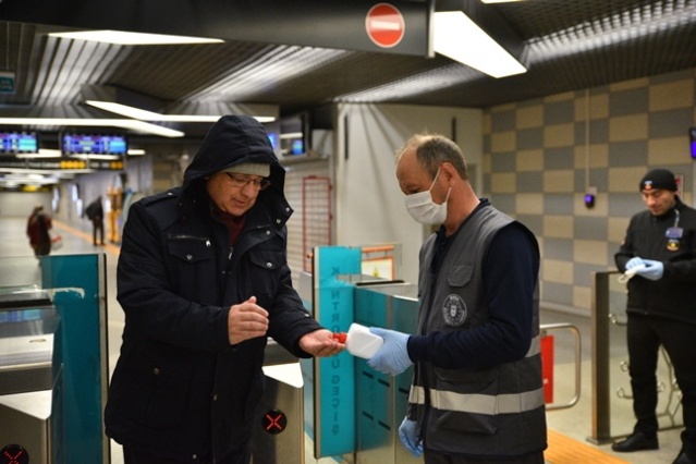 Maskeler Büyükşehir’den tedbir vatandaştan