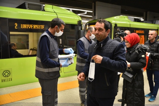 Maskeler Büyükşehir’den tedbir vatandaştan