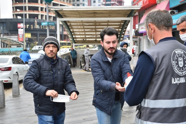 Maskeler Büyükşehir’den tedbir vatandaştan