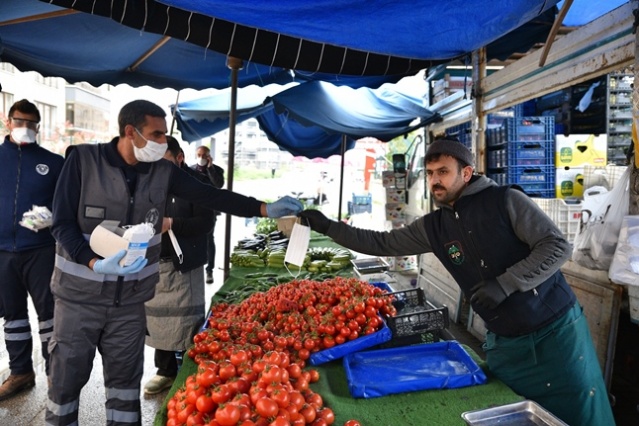 Maskeler Büyükşehir’den tedbir vatandaştan