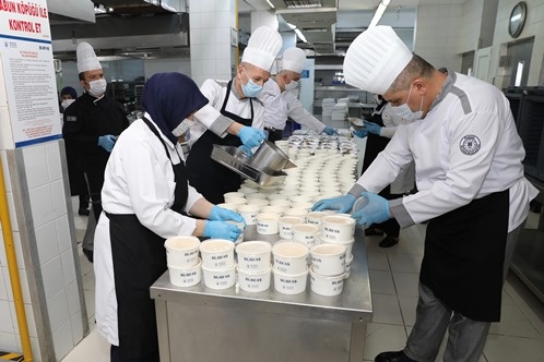 Her gün 2.500 kişiye 2 öğün