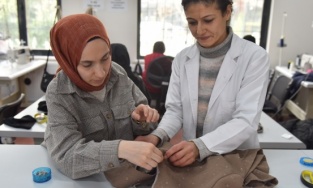 Yıldırım’da kadınlar dikiş ve nakış kursu ile ekonomiye katkı sağlıyor