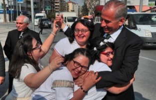 Başkan Amca’dan özel çocuklara mesaj