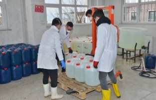 Bu öğrenciler dezenfektan üretiyor