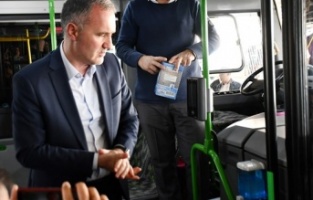 Halk otobüslerine el dezenfektanı