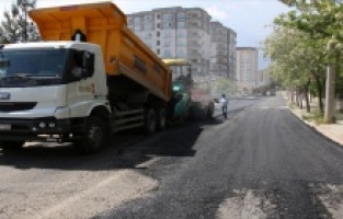 Kahramanmaraş’ta asfalt çalışmaları devam ediyor