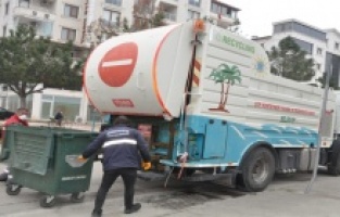 Orhangazi’de çöp konteynerleri yıkanıyor