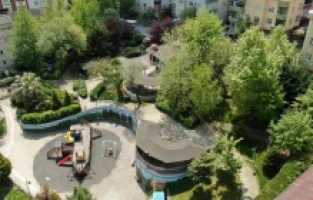 Bağcılar’da parklar yaşlı ve çocuklar için hazır