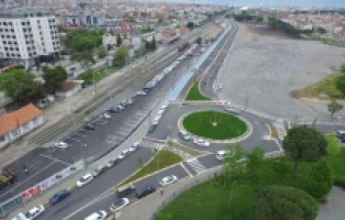 Balıkesir Gar yolu yeşile büründü