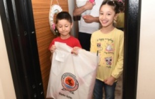 Başkan Samsunlu çocukları sevindirdi