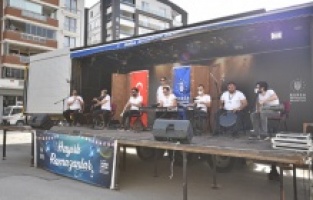 Bursalılar eğlence tırıyla moral depoluyor