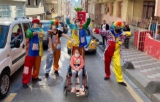 Esenler’de çocuklara bayram eğlencesi