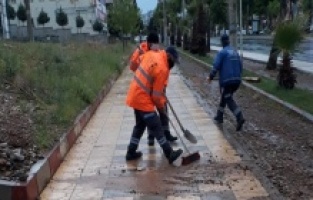 Kahramanmaraş caddeleri temizleniyor