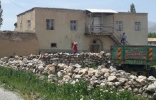 Kahramanmaraş’ın ilçelerinde yardımlar sürüyor