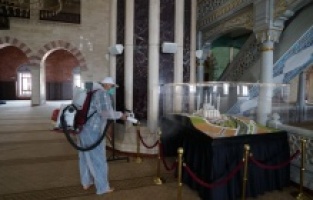 Kahramanmaraş’ta camiler İbadete hazırlanıyor