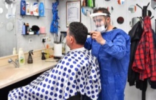 Trabzonlu esnafa siperlikli maske desteği