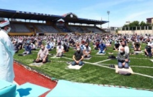 Bağcılar’da 3 bin kişilik Cuma namazı