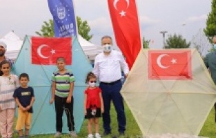 Bursa’da baba – çocuk uçurtma keyfi