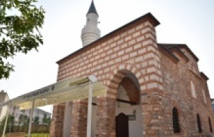 600 yıllık Kefensüzen Camii küllerinden doğdu