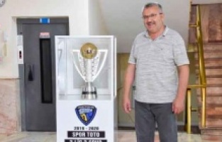 Karacabey Belediyespor’un kupası görücüye çıktı