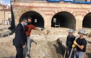 Molla Yegan özüne dönüyor