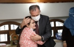 Engelsiz Yaşam Merkezinde sürpriz doğum günü