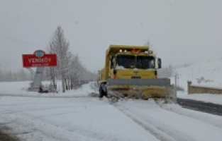 Kayseri Büyükşehir bin 911 mahalle yolunu açtı