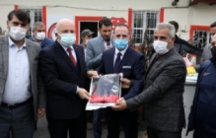 Erzurum Büyükşehir'den futbol kulüplerine malzeme desteği