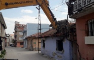Bursa: Osmangazi'de metruk binalar yıkılıyor