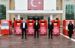 Mustafakemalpaşa'da giysiler çöpe değil kumbaraya