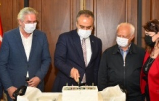 Bursa'da Başkan Aktaş’a doğum günü sürprizi