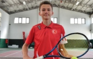 Bursa: Genç Raketin Hedefi Avrupa Şampiyonluğu