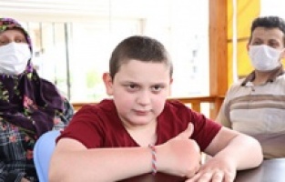 Kocaeli: Büyükşehir, Umut'un bayramda yüzünü güldürdü