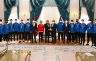 Bursa: Tarih yazan sporculardan Başkan Aktaş’a ziyaret