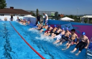 Yıldırımlı çocukların havuz keyfi