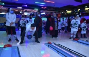 Özel çocuklar bowlingle eğlendi