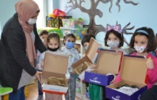 İznikli miniklere hediye