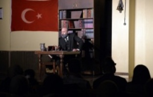 Vatan şairinin hayatı Osmangazi’de sahnelendi