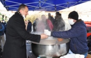 İznik Belediyesi'nden içleri ısıtan ikram