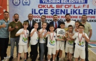 Yıldırım’da ilkokullu sporcular ödüllendirildi