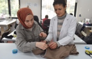 Yıldırım’da kadınlar dikiş ve nakış kursu ile ekonomiye katkı sağlıyor