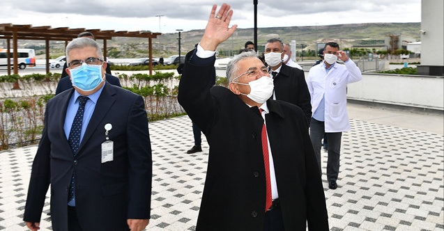 Kayseri: Başkan hastalara moral verdi