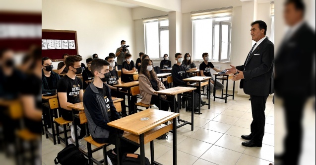 İlk ders Başkan Dündar’dan