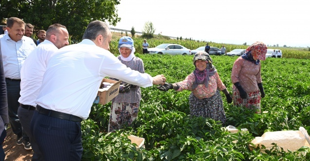 Başkan Aktaş'tan tarlada serinleten ziyaret
